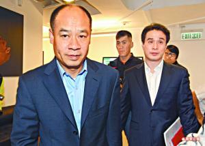 李寧（左）強調選擇發行CS而非供股等途徑，是要保障所有股東利益。右為副主席金珍君。