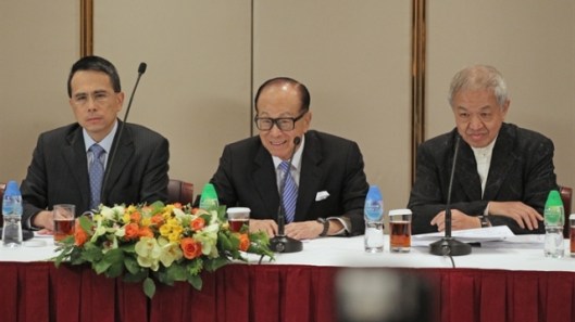 李生搞得長和系重組，一定有成盤計劃